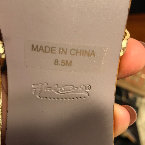 Gold Open Toe Sandals - Picture 5 of 6